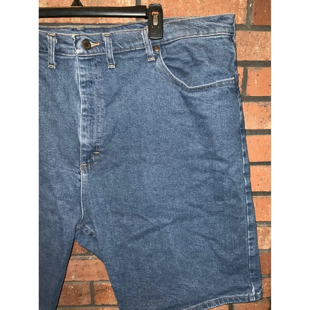 Wrangler Mens Relaxed Fit Denim Shorts Medium Wash Blue 5-Pocket Classic Size 44